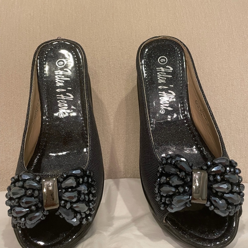 Slip on beaded sandal size 6. Fits 6-61/2